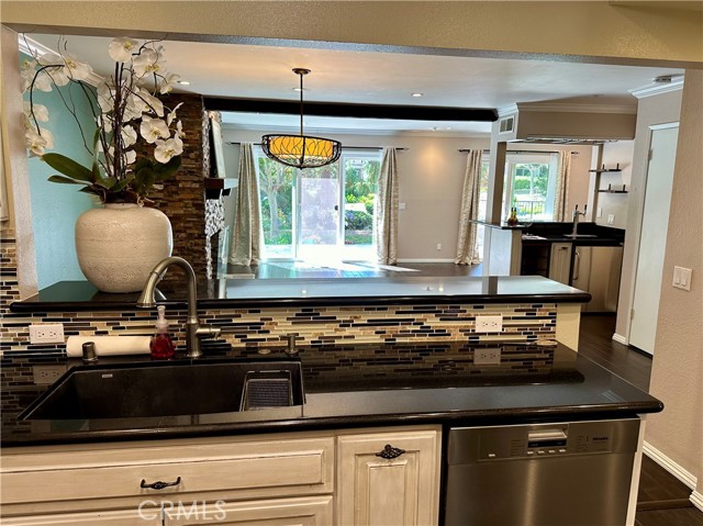 Detail Gallery Image 4 of 45 For 27095 Mill Pond Rd #47,  Dana Point,  CA 92624 - 3 Beds | 2/1 Baths