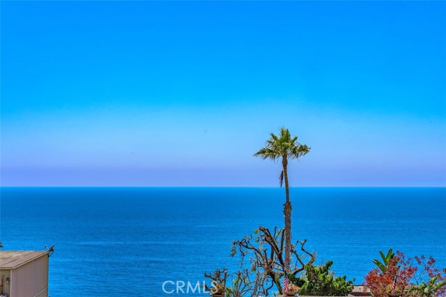 Detail Gallery Image 7 of 41 For 32002 Coast Hwy, Laguna Beach,  CA 92651 - 3 Beds | 3/1 Baths