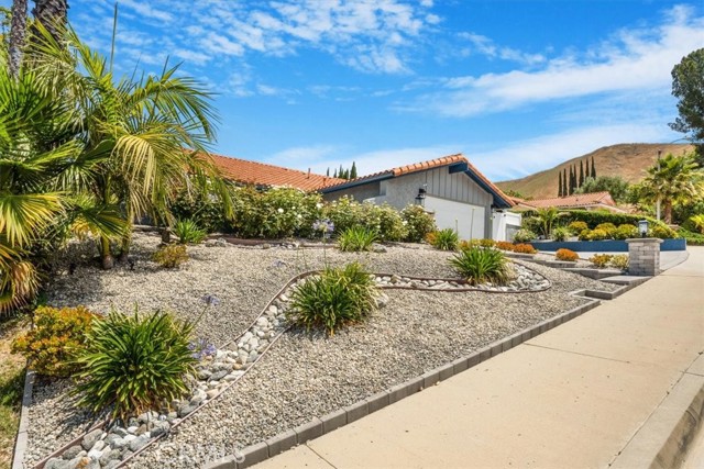28639 Quaint Street, Agoura Hills CA: https://media.crmls.org/medias/ffc58d01-c643-43a0-8310-3451862b3415.jpg