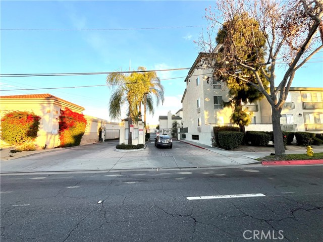 Detail Gallery Image 4 of 13 For 15000 Downey Ave #204,  Paramount,  CA 90723 - 1 Beds | 1 Baths
