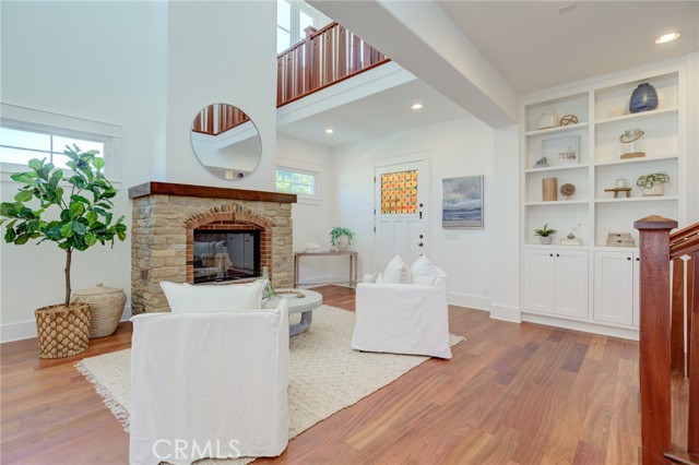 647 15th Street, Manhattan Beach, California 90266, 5 Bedrooms Bedrooms, ,4 BathroomsBathrooms,Residential,Sold,15th,SB21178358