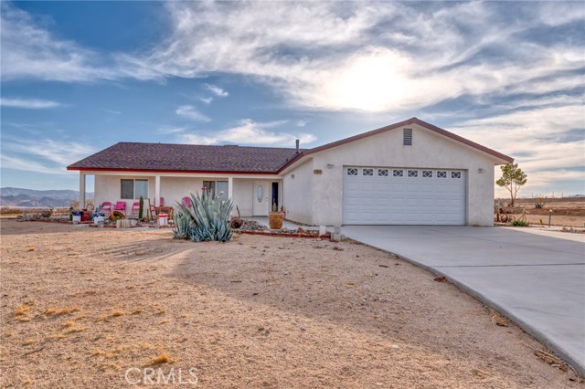 Detail Gallery Image 2 of 32 For 61975 La Brisa Dr, Joshua Tree,  CA 92252 - 3 Beds | 2/1 Baths