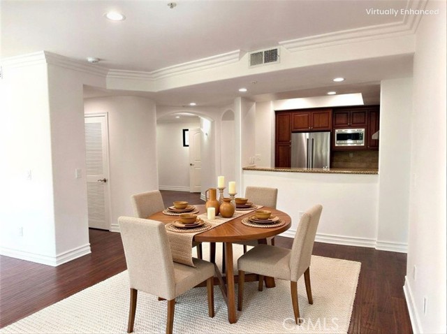 Detail Gallery Image 3 of 21 For 12045 Hoffman St #308,  Studio City,  CA 91604 - 3 Beds | 2/1 Baths