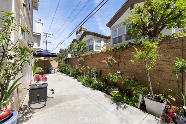 Image 27 of 38 For 8692 Belmont Street A