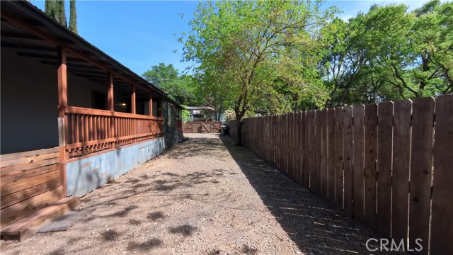 Detail Gallery Image 3 of 33 For 4335 Lasky, Clearlake,  CA 95422 - 3 Beds | 2 Baths