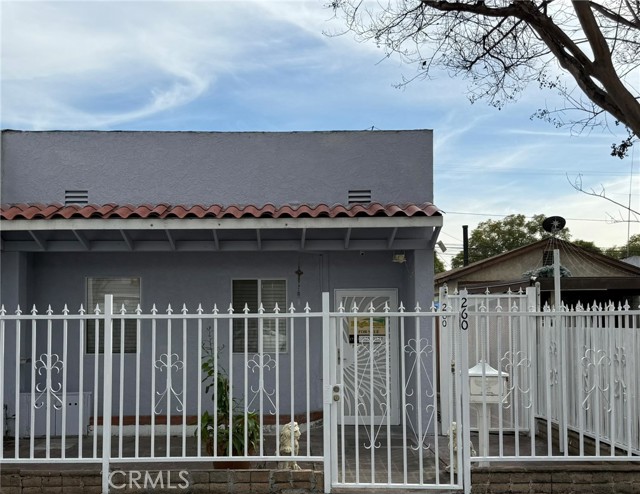 Detail Gallery Image 2 of 13 For 260 E South St, Long Beach,  CA 90805 - 2 Beds | 1 Baths