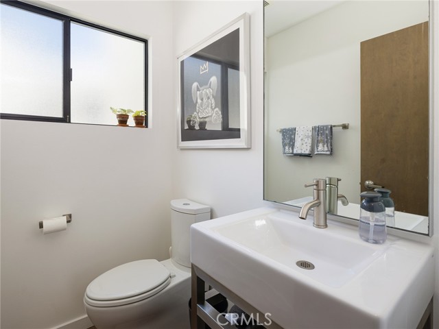 Detail Gallery Image 16 of 33 For 119 E Walnut Ave, El Segundo,  CA 90245 - 3 Beds | 2/1 Baths