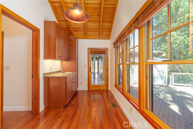 Detail Gallery Image 12 of 38 For 16 Meadow View Ln, San Geronimo,  CA 94963 - 3 Beds | 3/2 Baths