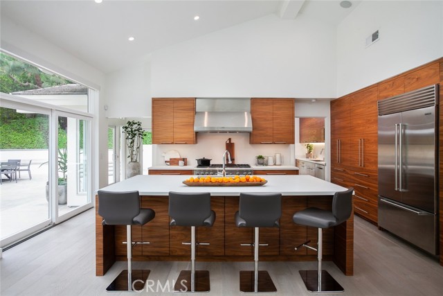 Detail Gallery Image 7 of 28 For 11 Greenbriar, Newport Beach,  CA 92660 - 3 Beds | 2/1 Baths