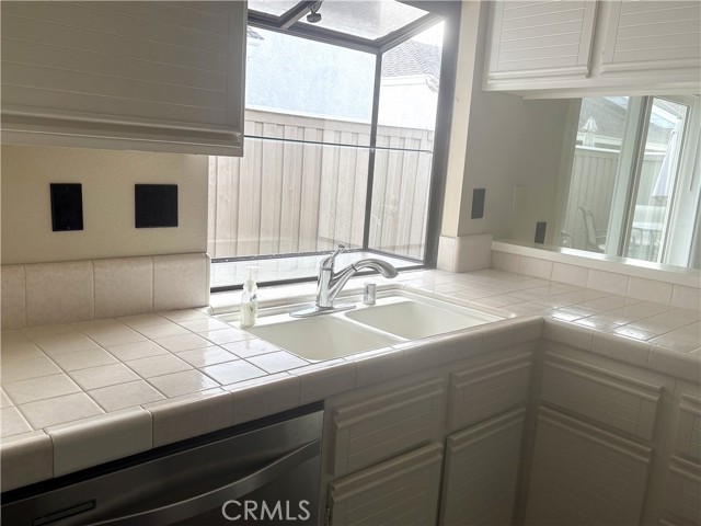 Detail Gallery Image 4 of 18 For 16 Amberleaf, Irvine,  CA 92614 - 2 Beds | 2 Baths