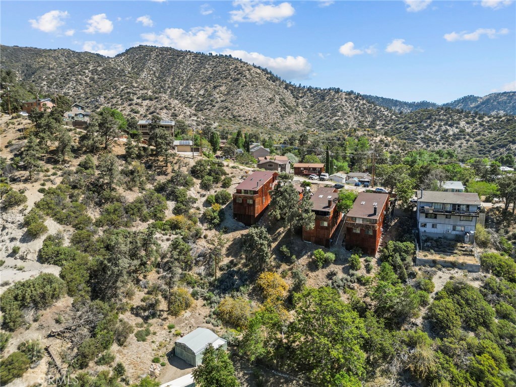 https://media.crmls.org/medias/ffcd6e5a-cfa7-4759-80d1-b95d7dcd8640.jpg?preset=X-Large