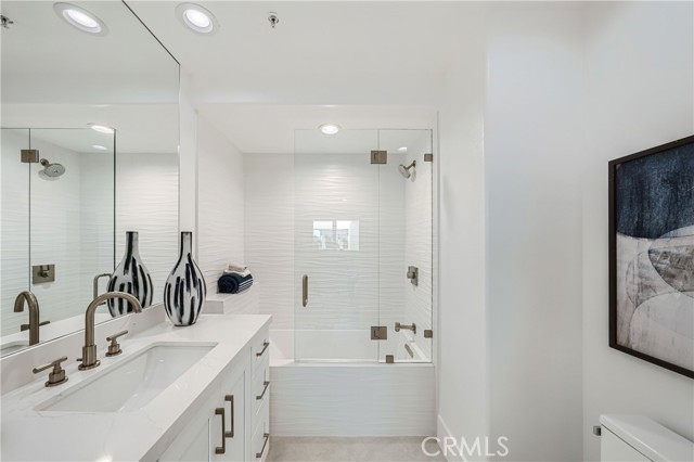 Ensuite Full Bath