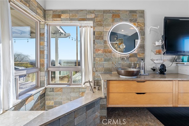 7110 Drake Road, Paso Robles CA: https://media.crmls.org/medias/ffcde00e-a9d1-454a-a415-1e25bd396010.jpg