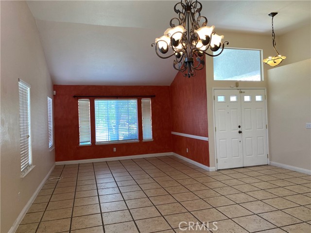 Detail Gallery Image 3 of 22 For 3301 Watford Way, Palmdale,  CA 93551 - 3 Beds | 2 Baths