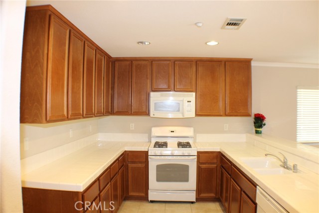 Detail Gallery Image 7 of 26 For 15613 Lasselle St #17,  Moreno Valley,  CA 92551 - 2 Beds | 2/1 Baths