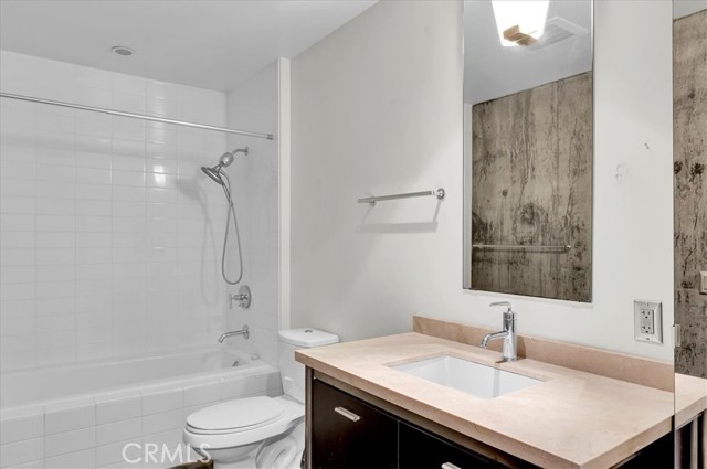 Detail Gallery Image 9 of 26 For 1155 S Grand Ave #811,  Los Angeles,  CA 90015 - 1 Beds | 1 Baths