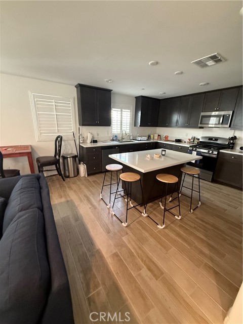 Detail Gallery Image 5 of 9 For 15148 Ridge Ln #4,  Fontana,  CA 92336 - 3 Beds | 3 Baths