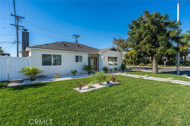 Detail Gallery Image 2 of 36 For 8502 Comolette, Downey,  CA 90242 - 3 Beds | 2 Baths
