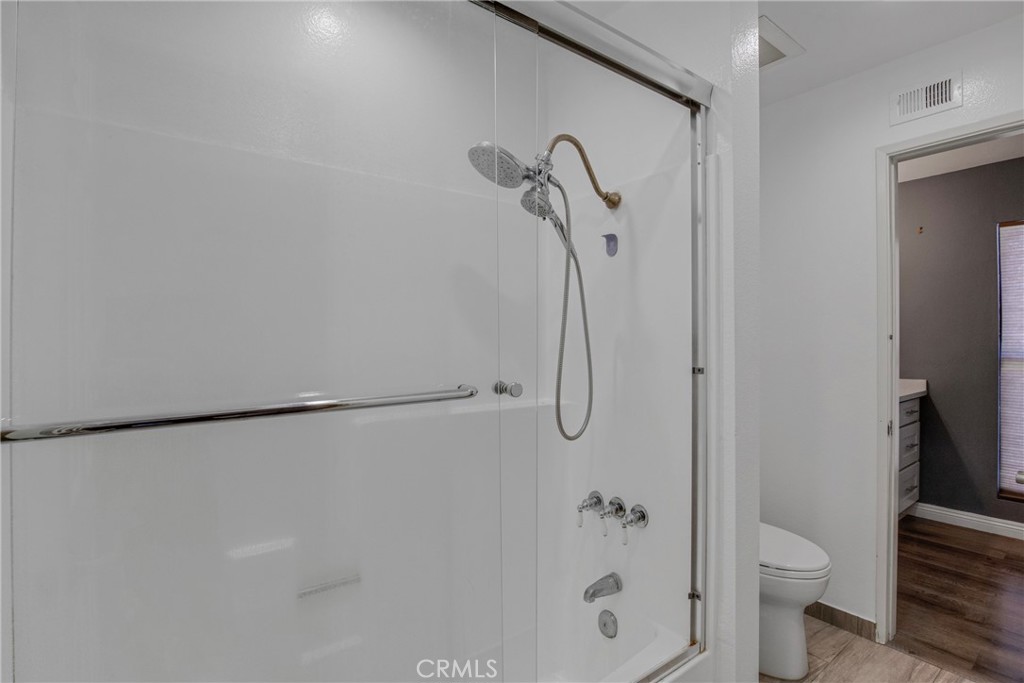 https://media.crmls.org/medias/ffd25cd0-ccff-4e30-b3af-fe2ec76ac7b7.jpg?preset=X-Large