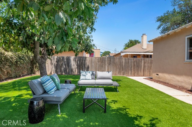 8901 Amigo Avenue, Northridge CA: https://media.crmls.org/medias/ffd27ac3-b955-47e6-9eec-68a3d38576a7.jpg