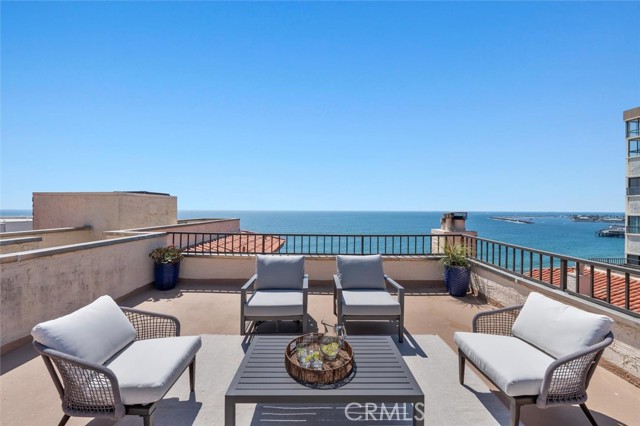 555 Esplanade, Redondo Beach CA: https://media.crmls.org/medias/ffd2a25c-7745-4902-95ed-b3801c5835d0.jpg