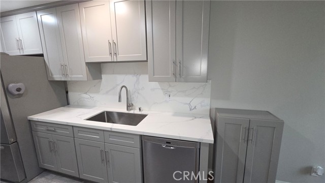 Detail Gallery Image 4 of 30 For 5400 Lindley Ave #105,  Encino,  CA 91316 - 2 Beds | 2 Baths