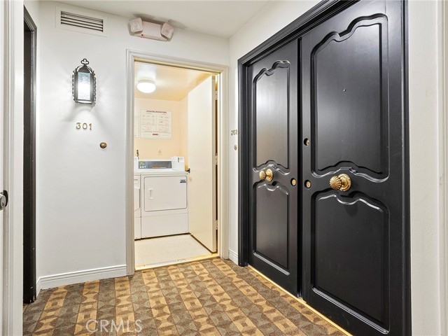 6724 Hillpark Drive, 302 photo 3