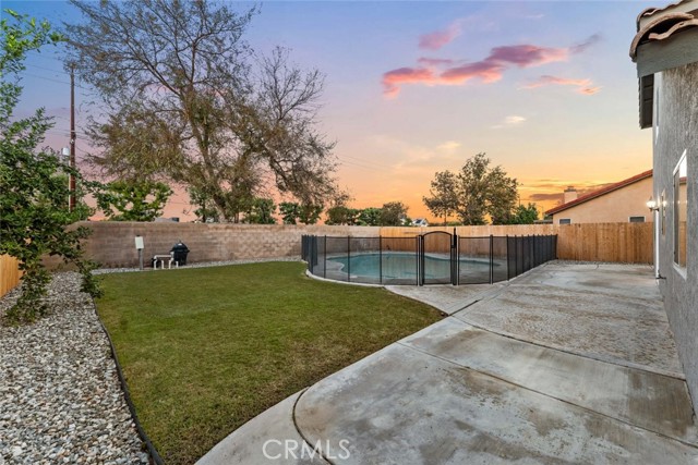 Detail Gallery Image 37 of 51 For 3910 Whirlwind Dr, Bakersfield,  CA 93313 - 3 Beds | 3 Baths