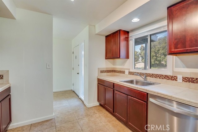 Detail Gallery Image 7 of 28 For 470 Majestic, Santa Maria,  CA 93455 - 4 Beds | 2 Baths