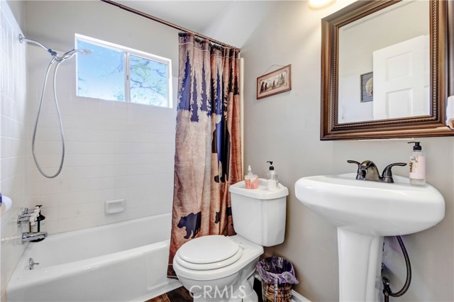 Detail Gallery Image 12 of 22 For 195 Birchwood Dr, Lake Arrowhead,  CA 92352 - 3 Beds | 3/1 Baths
