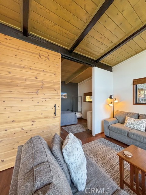 Detail Gallery Image 14 of 24 For 39673 Lake Dr, Big Bear Lake,  CA 92315 - 3 Beds | 2 Baths