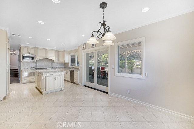 17232 Quesan Place, Encino CA: https://media.crmls.org/medias/ffd6f43c-1cb5-4e93-94f5-23e6222ca729.jpg