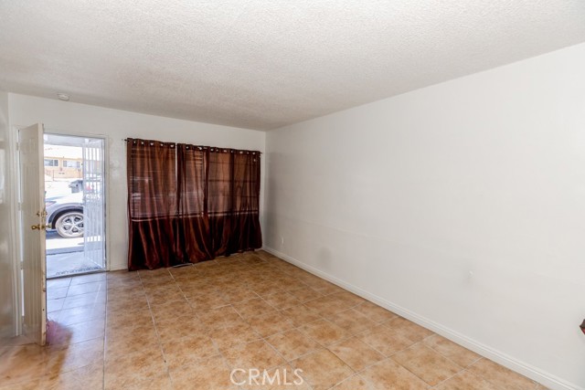 518 W Fredricks Street, Barstow CA: https://media.crmls.org/medias/ffd7143d-38b9-45c3-9370-7c92dd9f6ca6.jpg