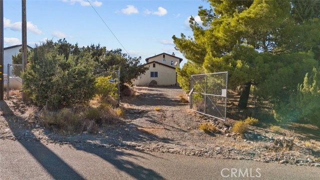 Detail Gallery Image 5 of 54 For 8676 Sky Line Dr, Pinon Hills,  CA 92372 - 3 Beds | 2/1 Baths