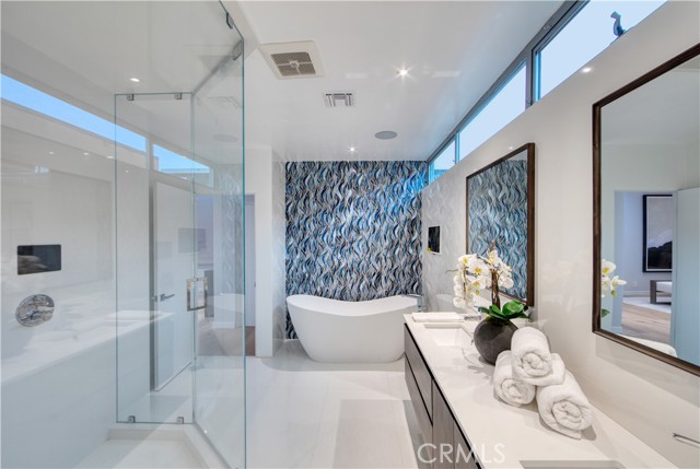 2522 The Strand, Manhattan Beach CA: https://media.crmls.org/medias/ffd7ced1-69bc-43c5-8def-13a2dc4dceb8.jpg