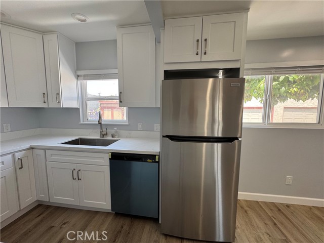 219 1/2 S Eucalyptus Avenue, Inglewood CA: https://media.crmls.org/medias/ffd7f9ea-671f-41a9-bd5e-0c328de2a7bd.jpg