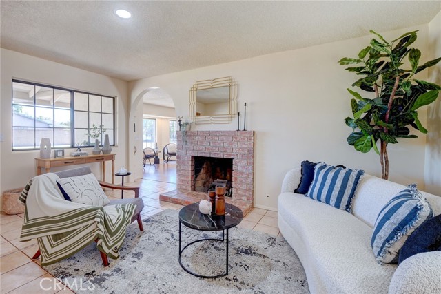 Detail Gallery Image 8 of 34 For 761 Fordland Ave, La Verne,  CA 91750 - 4 Beds | 2 Baths