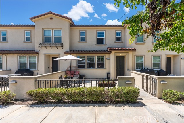 Detail Gallery Image 1 of 26 For 10410 Sycamore Ln, Santa Fe Springs,  CA 90670 - 3 Beds | 2/1 Baths