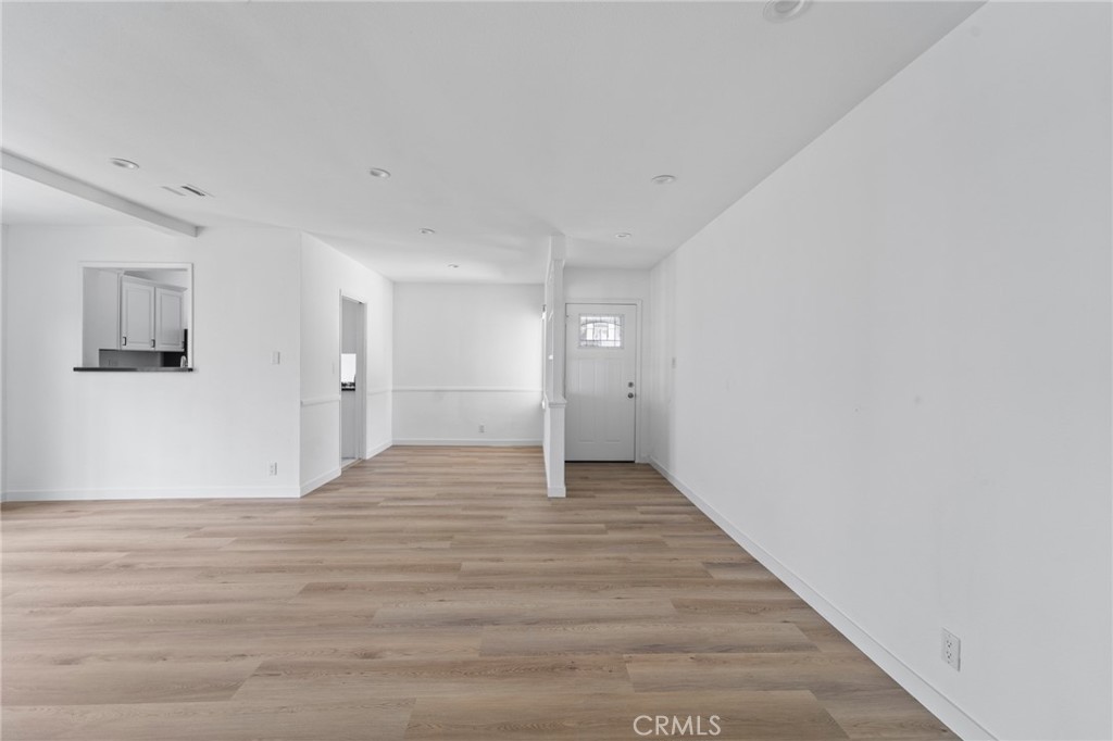 https://media.crmls.org/medias/ffd8882a-69c8-4829-a871-2d11fa4b0855.jpg?preset=X-Large
