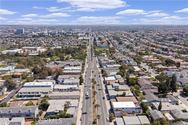 1436 Manhattan Beach Boulevard, Manhattan Beach CA: https://media.crmls.org/medias/ffd91c22-cced-42af-bb88-7f0cd80412a3.jpg