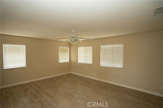 Detail Gallery Image 11 of 15 For 36568 Torrey Pines Dr, Beaumont,  CA 92223 - 4 Beds | 2/1 Baths