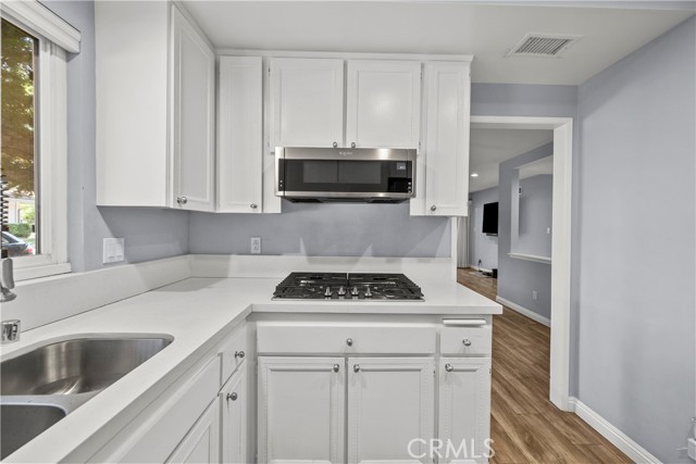 Detail Gallery Image 10 of 31 For 26847 Oak Branch Cir, Newhall,  CA 91321 - 2 Beds | 2 Baths