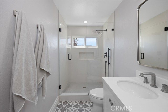 Detail Gallery Image 27 of 42 For 2211 Farrell Ave #B,  Redondo Beach,  CA 90278 - 3 Beds | 2/1 Baths