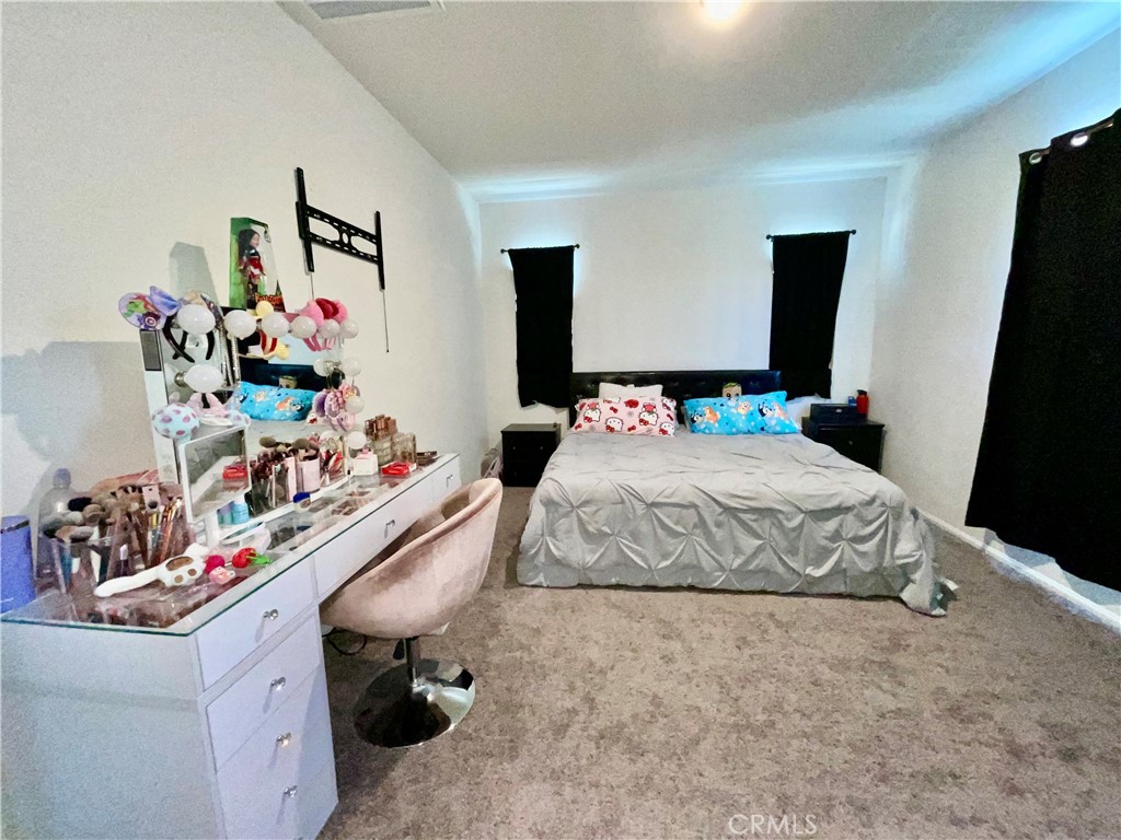 https://media.crmls.org/medias/ffdaed11-1ae3-4798-814a-8735c4ac48a9.jpg?preset=X-Large
