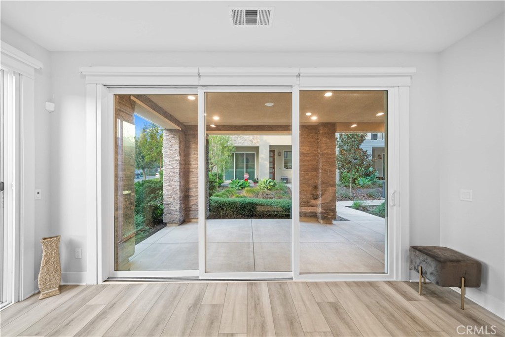 MLS #OC25272346 image #5