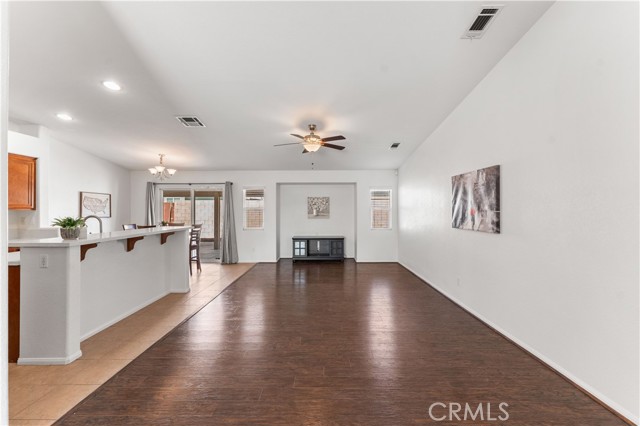 Detail Gallery Image 6 of 42 For 3319 Gemstone, Rosamond,  CA 93560 - 3 Beds | 2 Baths