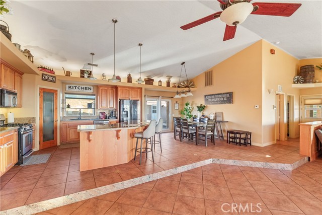 Detail Gallery Image 10 of 43 For 23053 Roundup Way, Apple Valley,  CA 92308 - 3 Beds | 2/1 Baths