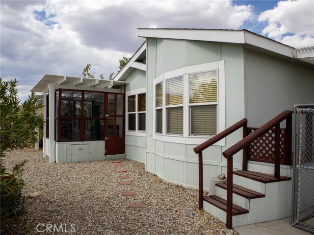 54850 Saratoga Road, Yucca Valley CA: https://media.crmls.org/medias/ffdd31f8-41eb-4052-84e6-3ce221f0273e.jpg
