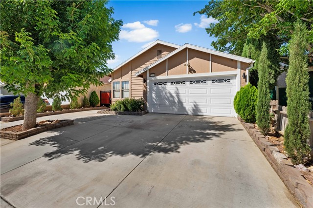 2701 Juniper Drive, Palmdale CA: https://media.crmls.org/medias/ffde29d3-fc57-4330-9b8e-4538c1c2d25d.jpg