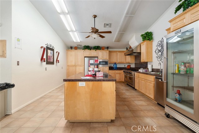 2692 Highland Avenue, Highland CA: https://media.crmls.org/medias/ffde9876-a429-49f9-a8b1-983121ba2c35.jpg